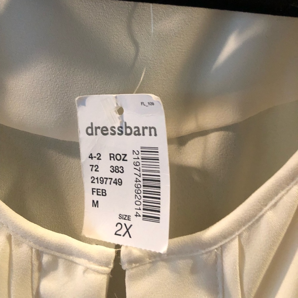 NWT Roz & Ali Sleeveless Crème Blouse - Picture 3 of 4
